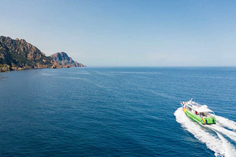 Promenade en bateau : Tour complet du Golfe de Porto, réserve de Scandola, Calanches de Piana et Capo Rosso.