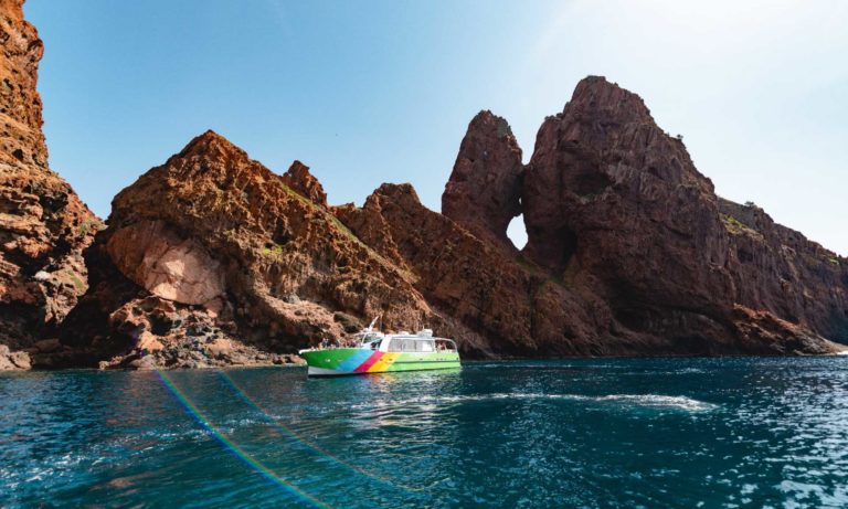 Promenade en bateau : Tour complet du Golfe de Porto, réserve de Scandola, Calanches de Piana et Capo Rosso.