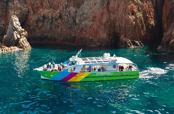 Promenade en bateau : Tour complet du Golfe de Porto, réserve de Scandola, Calanches de Piana et Capo Rosso.