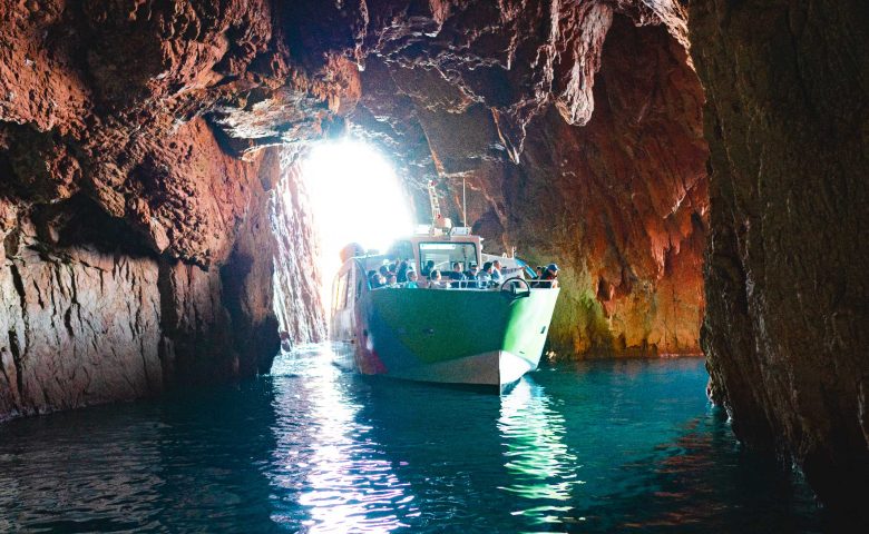 Promenade en bateau : Tour complet du Golfe de Porto, réserve de Scandola, Calanches de Piana et Capo Rosso.