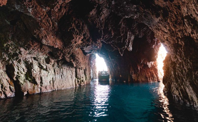 Promenade en bateau : Tour complet du Golfe de Porto, réserve de Scandola, Calanches de Piana et Capo Rosso.
