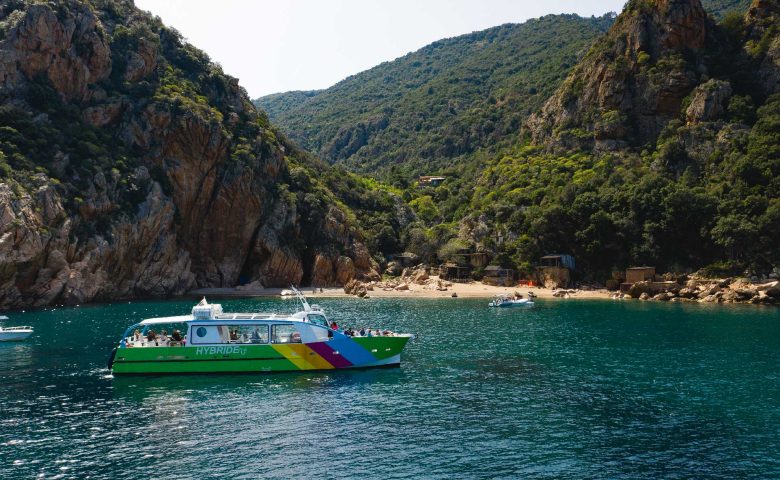 Promenade en bateau : Tour complet du Golfe de Porto, réserve de Scandola, Calanches de Piana et Capo Rosso.