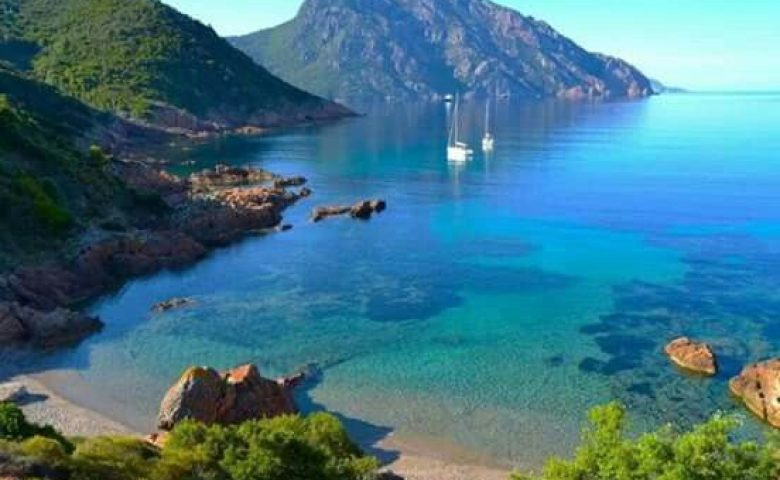 Promenade en bateau : Tour complet du Golfe de Porto, réserve de Scandola, Calanches de Piana et Capo Rosso.