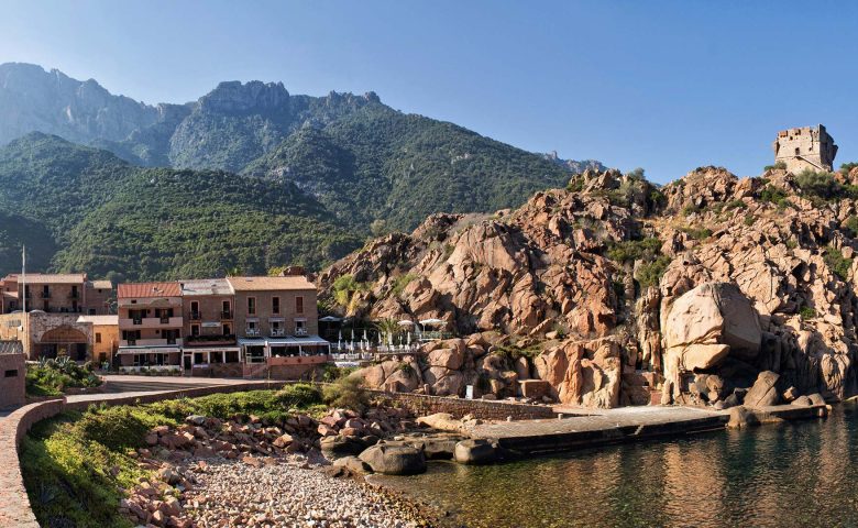 Promenade en bateau : Tour complet du Golfe de Porto, réserve de Scandola, Calanches de Piana et Capo Rosso.