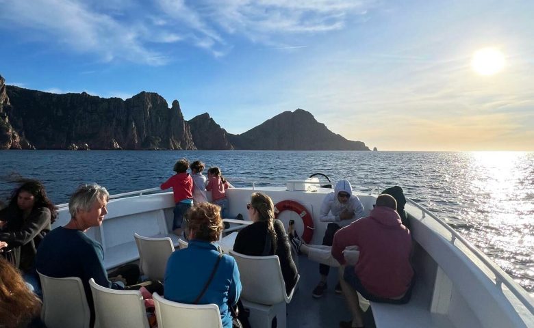 Promenade en bateau : Tour complet du Golfe de Porto, réserve de Scandola, Calanches de Piana et Capo Rosso.